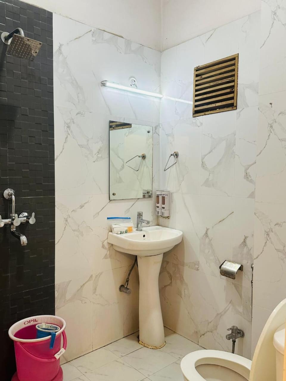 Hotel Deva Inn Varanasi Eksteriør bilde